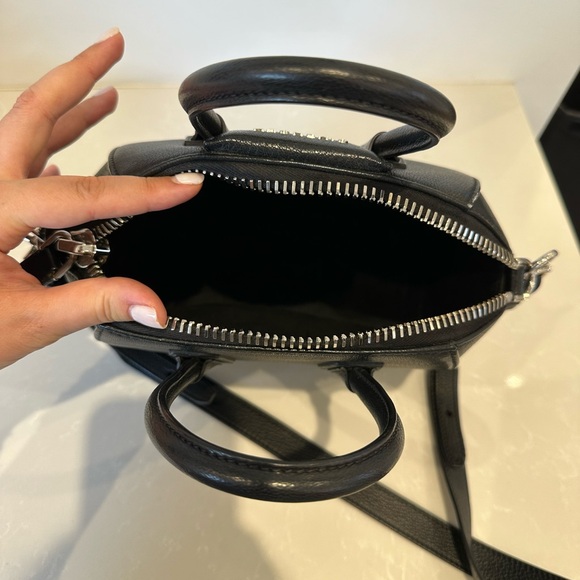 Authentic black mini Givenchy antigona with crossbody strap - Picture 3 of 7